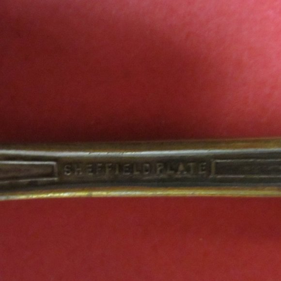 EARLY 1900'S SHEFFIELD PLATE COLD MEAT FORK W/GOLD TONE & ETCH OF HEART & FLOWER - Picture 7 of 9